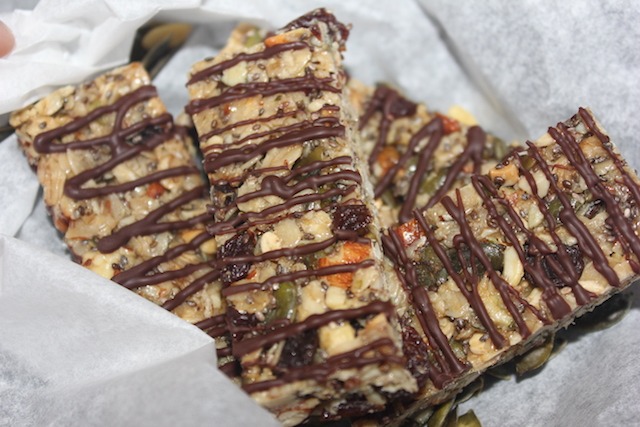 müslibar, chokolade, græskarkerner