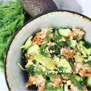 salat med laks og kål